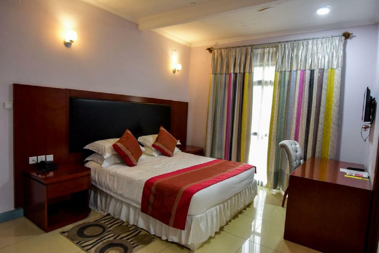 Orient Park Hotel คิกาลี ภายนอก รูปภาพ