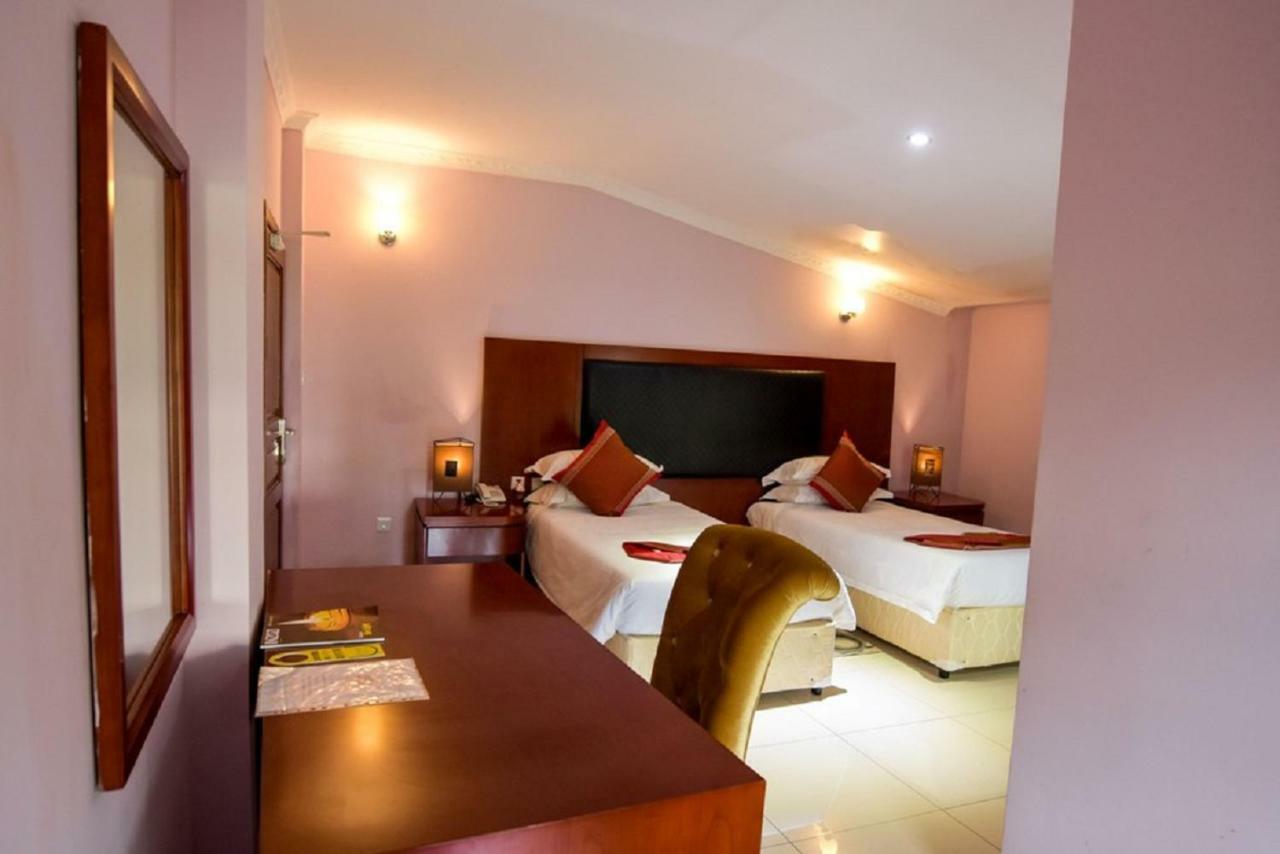 Orient Park Hotel คิกาลี ภายนอก รูปภาพ