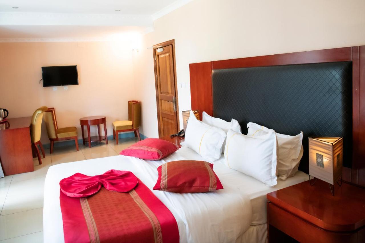 Orient Park Hotel คิกาลี ภายนอก รูปภาพ