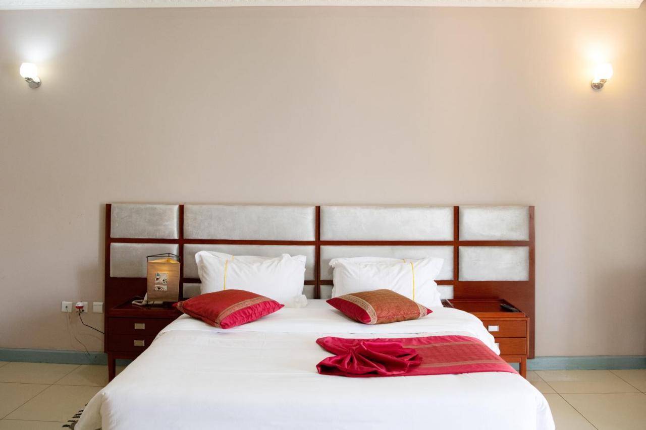 Orient Park Hotel คิกาลี ภายนอก รูปภาพ